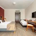 埃格尔及帕克酒店 3*