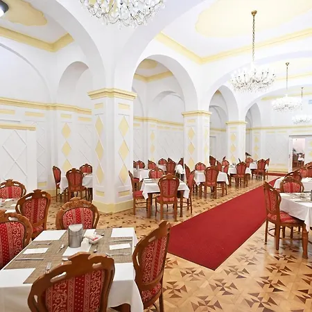 & Park Hotel