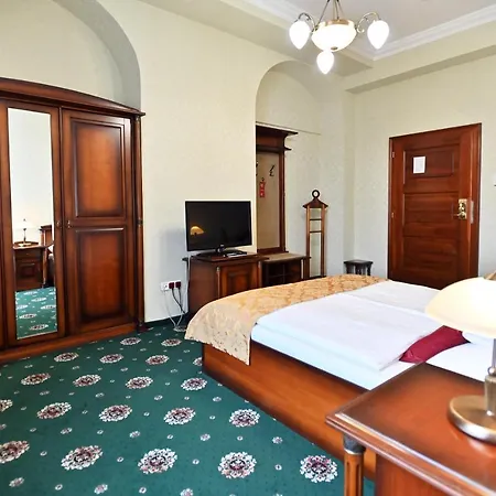& Park Hotel