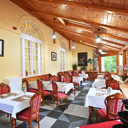 & Park 4* Eger