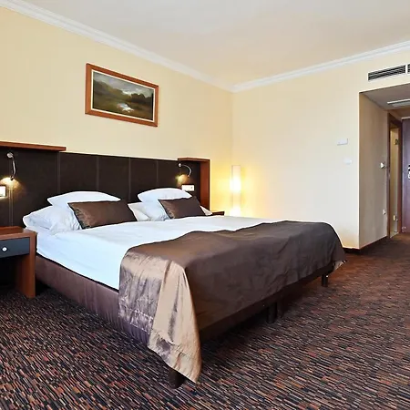 & Park Hotel