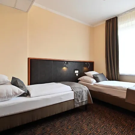 & Park 4* Eger