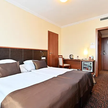 & Park Hotel